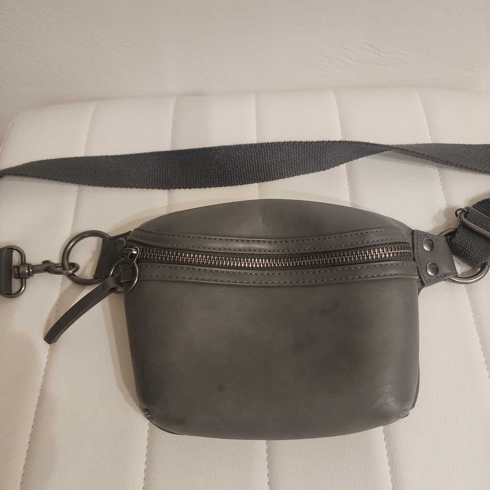 Universal Thread Gray Crossbody Bag | Adjustable Strap | Minimalist Everyday Bag